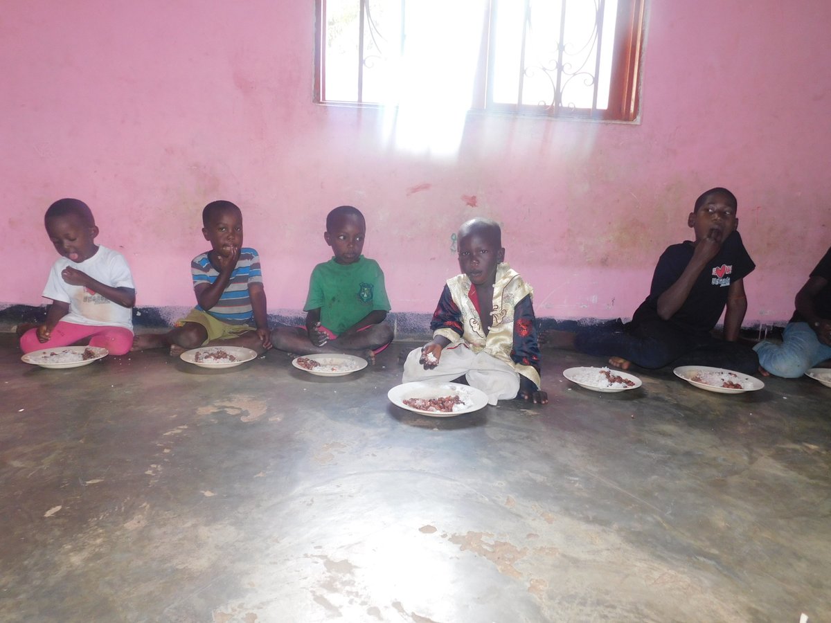 A heart that gives is the heart that receives. In our small capacity, we strive so hard to ensure that our #kids do not go empty #stomach. Even though the journey has not been so easy, we are still trying so hard to #feed them.
#savelives
loveugandafoundation.org