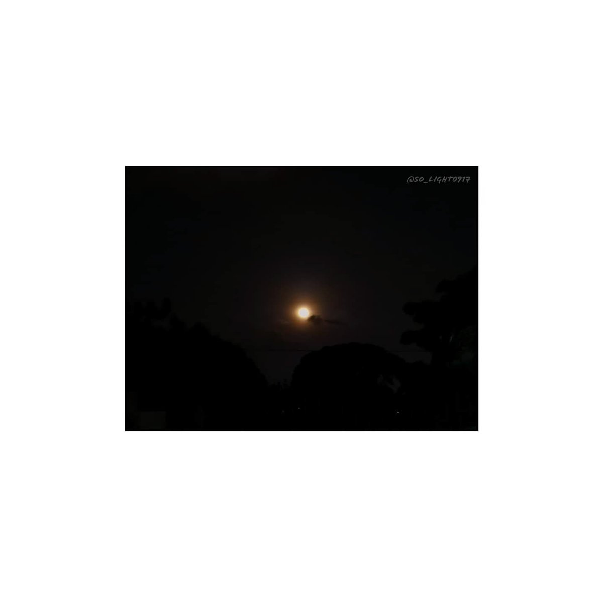 So_LIGHT0917's tweet photo. 💡 O F F I C I A L L Y L I G H T 💡
.
.
on the day of 1️⃣8️⃣th Full Moon 🌕
#하이라이트 #윤두준 #용준형 #양요섭 #이기광 #손동운 #라이트 #HIGHLIGHT #LIGHT #尹斗俊 #龍俊亨 #梁耀燮 #李起光 #孫東雲
#20FullMoons https://t.co/krJKgAi4vf