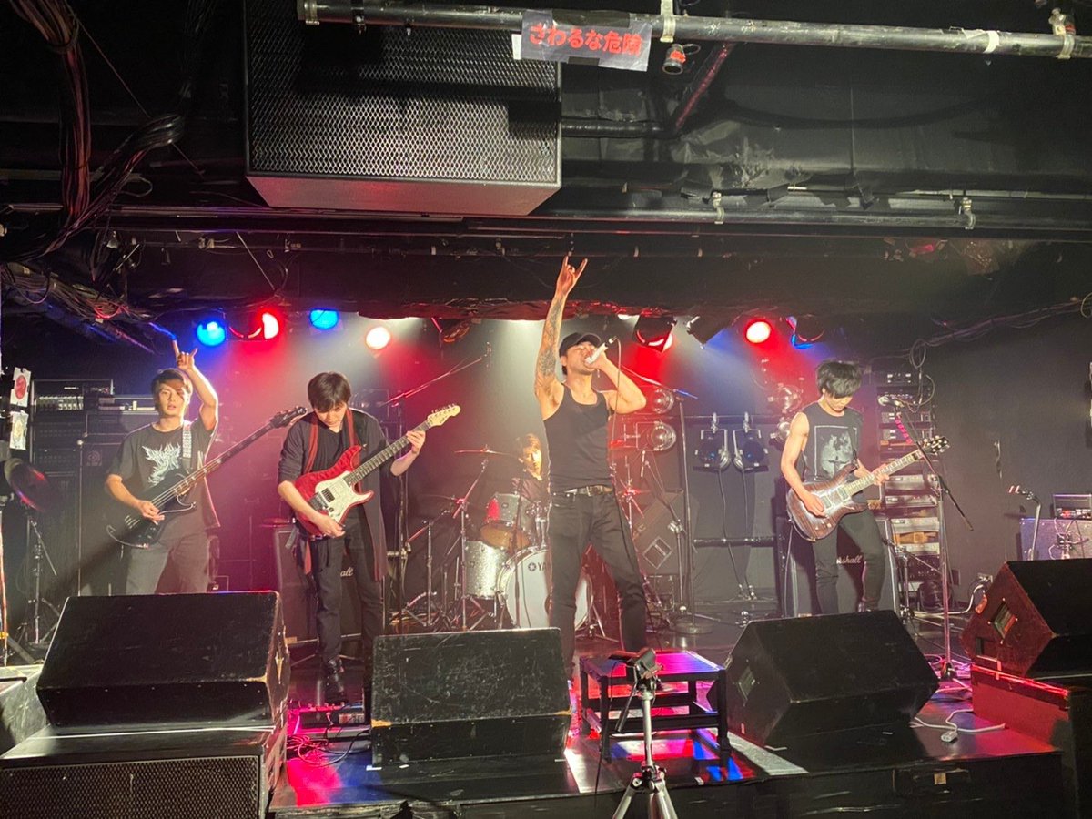 spina1918's tweet image. 京都MOJOありがとうございました‼️
このご時世に集まった演者様、お客様ありがとうございました🙇‍♂️
またライブできるまで精進致します💪
#ドラム　#drum #sleeplesswithisabelle 
#お疲れ様でした