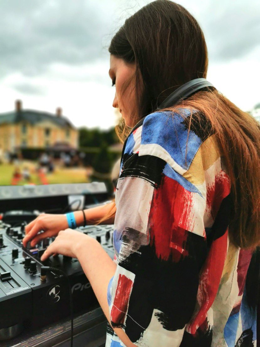 Ce 2eme week-end a encore été un succès et tout ça grâce à nos Cocos et Cocottes ! 💙🤍❤️

Rendez-vous le week-end prochain ! On vous en dit plus dans quelques jours... 

BILLETTERIE EN LIGNE ➡ helloasso.com/associations/a…

#CetEteJeVisiteLaFrance 
#centrevaldeloire 
#electro