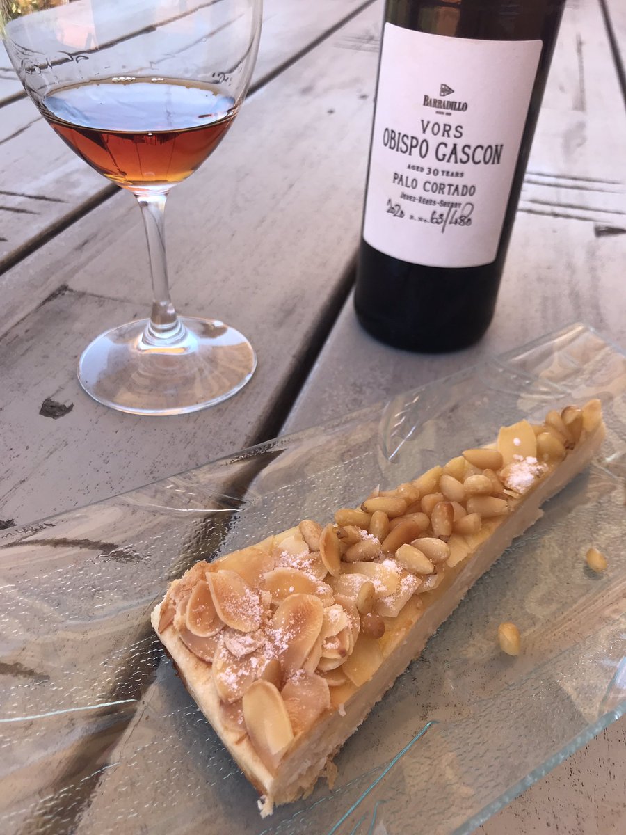 alacartemenus's tweet photo. Disfrutando muchísimo con este delicioso y delicado todoterreno que es Obispo Gascón VORS de @barbadillo @VinosJerez de la selección del #ClubContubernio @DerGuerrita #vinosdejerez #SherryLover #conociendoeljerez https://t.co/bLwhXNc2ZE