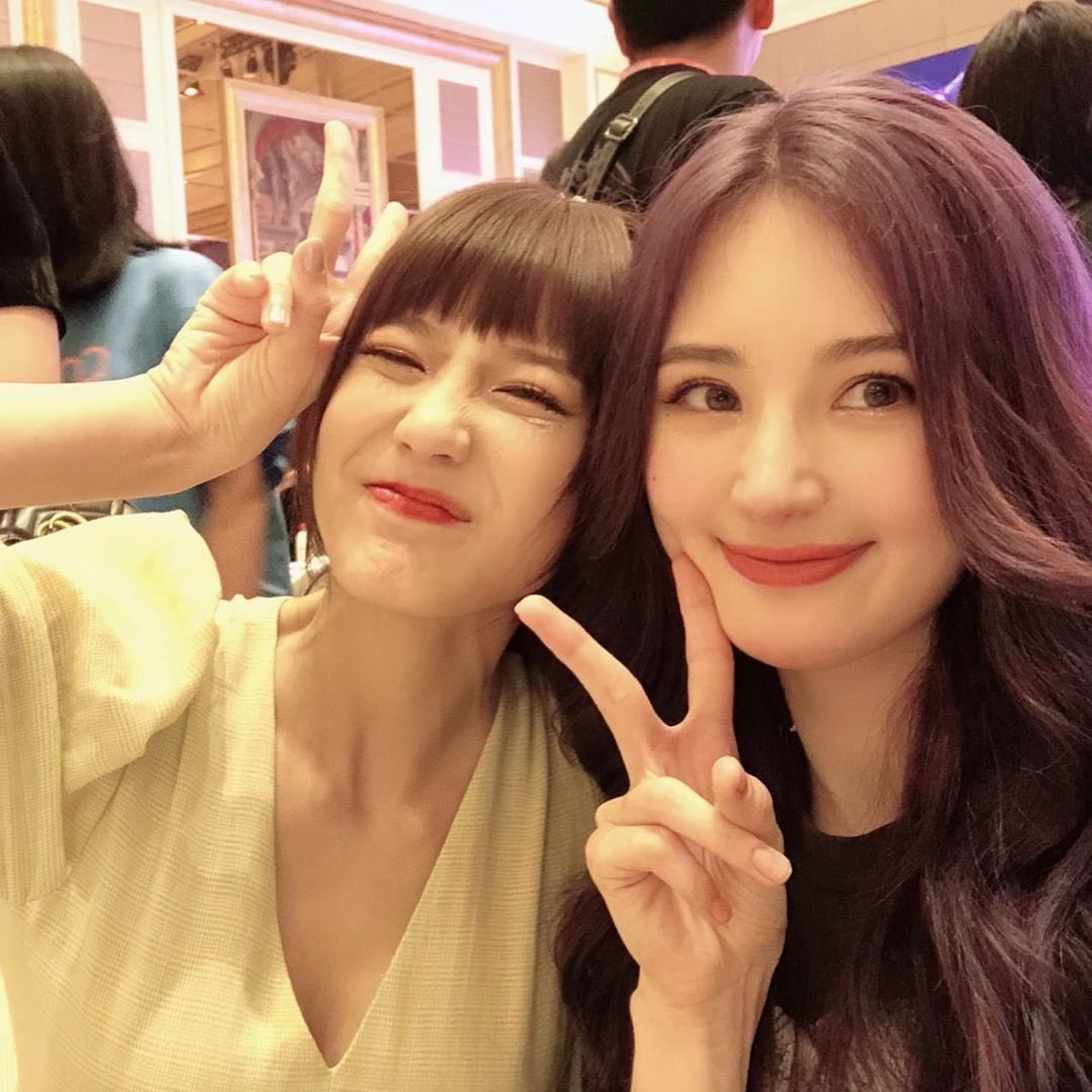 LANA_updates1's tweet photo. 07.05.20 • INSTAGRAM • (23.11_) |
#Lana #Lana_light #LANA @Hicc_LANA #HiCC #라나 #Luminous
#拉娜 #лана #fightingLANA #LANA #LANAmakeitreal https://t.co/TORR9TqriL