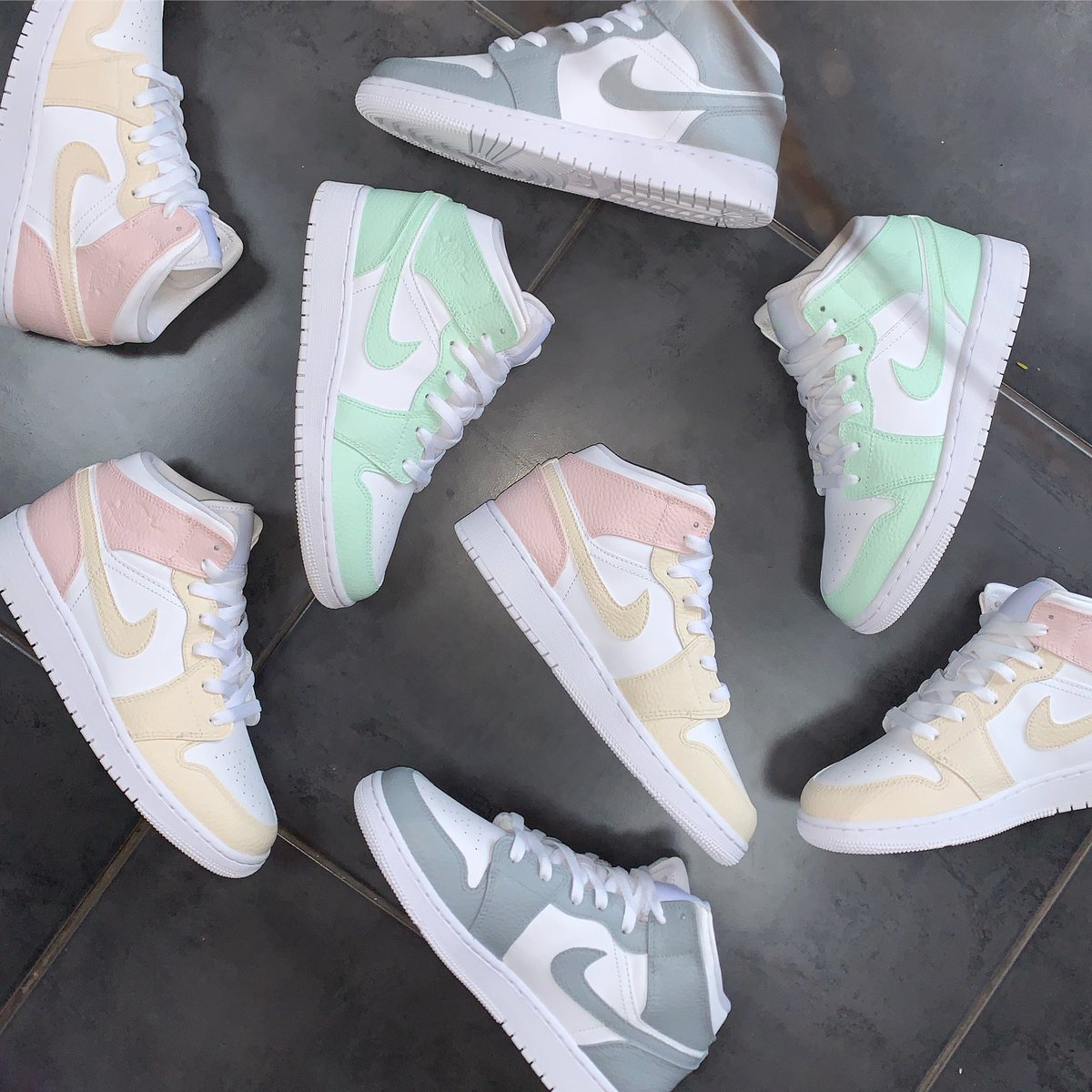 miatreacy's tweet photo. @KICKZBYK_ ON INSTA 
For any personal or custom Jordan 1 &amp; airforce 1 https://t.co/GCPmsiu1Gx