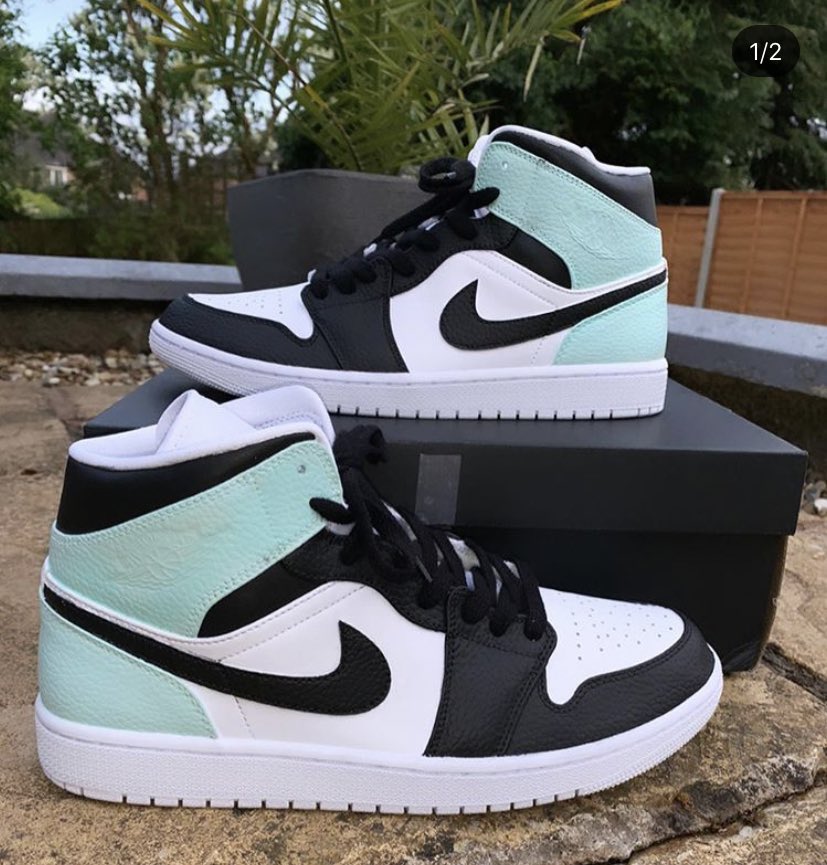 miatreacy's tweet photo. @KICKZBYK_ ON INSTA 
For any personal or custom Jordan 1 &amp; airforce 1 https://t.co/GCPmsiu1Gx