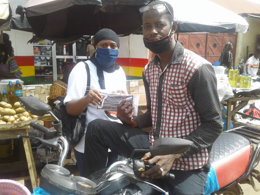 #Sensibiliser les #taximètres à respecter les mesures barrières (#port de #masque,#distanciation sociale dans les transports, lavage des mains...) par le collectif <a href="/MKhaninma/">Collectif « Mou Corona Khaninma »</a> appuyé par <a href="/OIMGuinee/">OIM Guinée</a> , affin de limitée la propagation du #COVID19 en #Guinee.