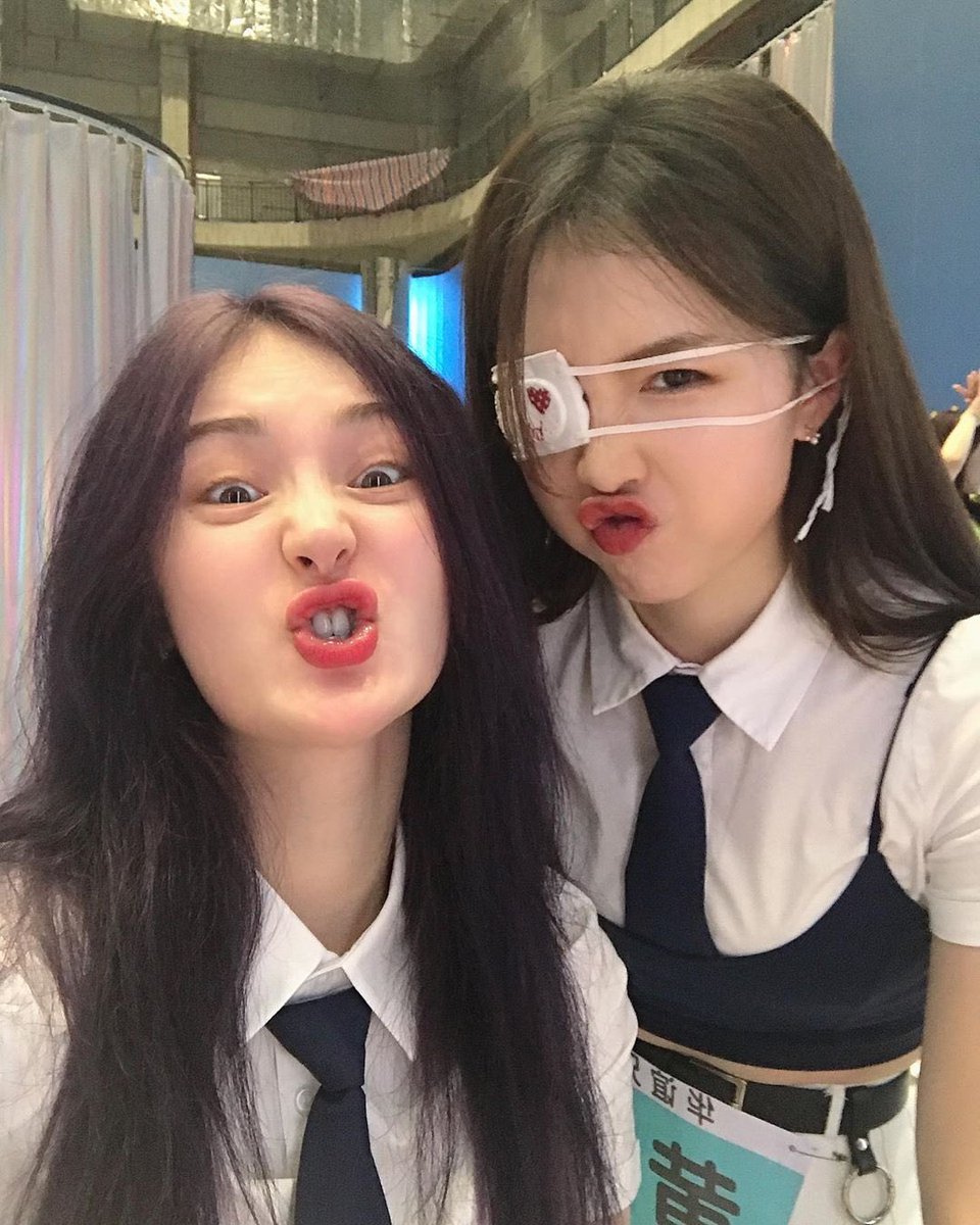 LANA_updates1's tweet photo. 07.05.20 • INSTAGRAM • (23.11_) |
#Lana #Lana_light #LANA @Hicc_LANA #HiCC #라나 #Luminous
#拉娜 #лана #fightingLANA #LANA #LANAmakeitreal https://t.co/vDdDl9KPaX