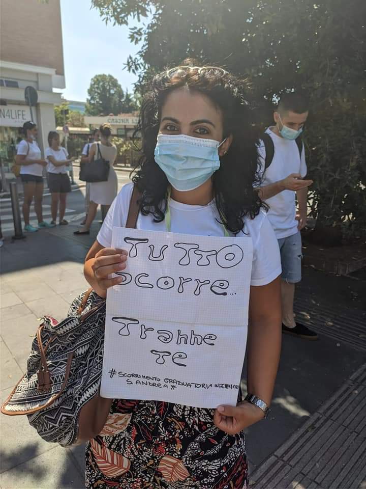 MInfermieri's tweet photo. SOLO #UNITISIVINCE !! Fieri di noi stessi e di quello che stiamo costruendo!!! #movimentopermanenteinfermieri ! Manifestazione sotto la @RegioneLazio @SaluteLazio @MinisteroSalute per la lotta al #tempoindeterminato! #infermieri #5luglio #COVID19 #Lazio #Roma https://t.co/Jtb3dddPWx