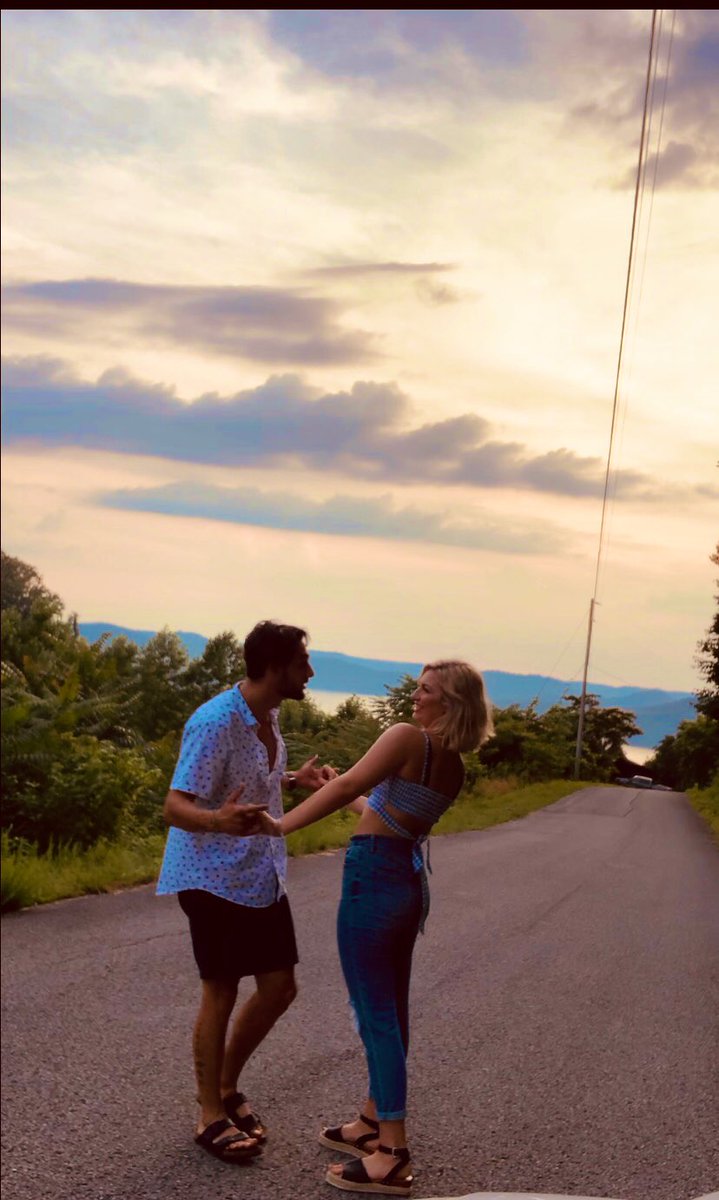 CNB__10's tweet photo. Brynn doesn’t know her left from right but she sure is cute https://t.co/TqmE4PTque