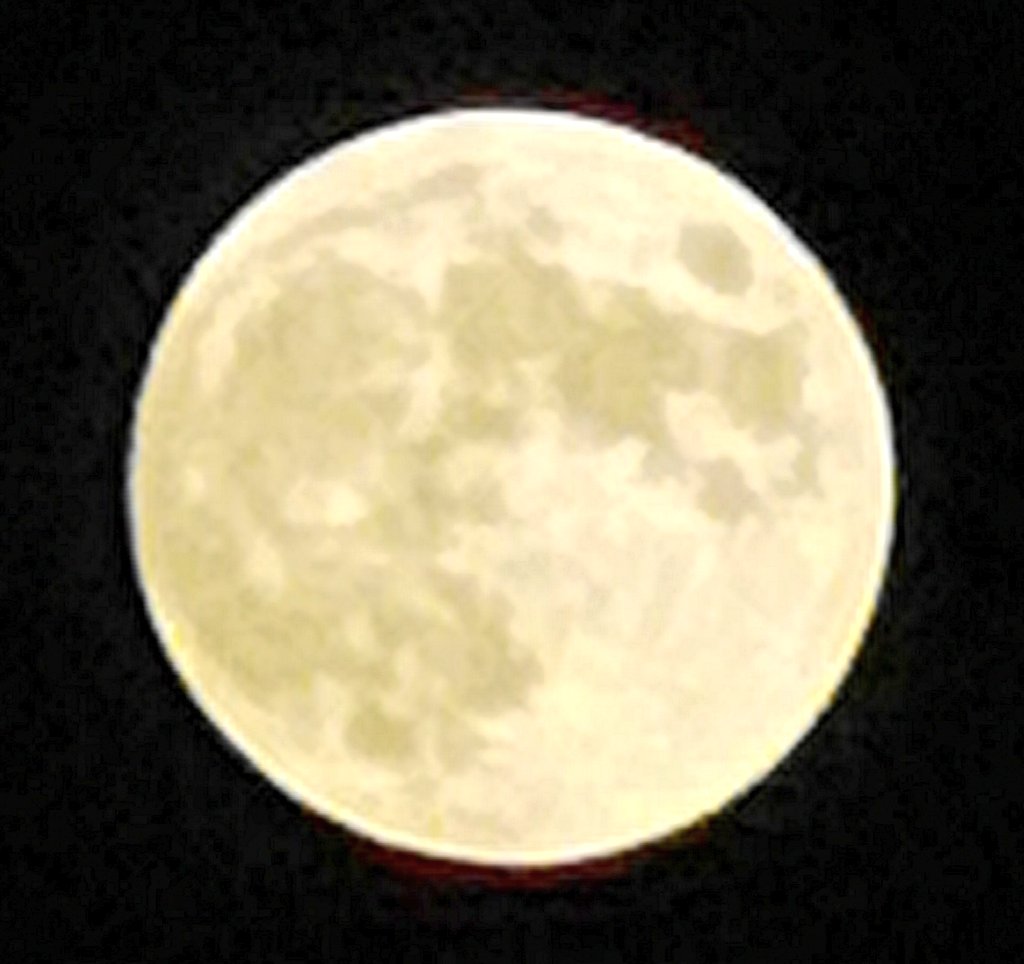 FranzyFP's tweet photo. Moonlight 🌝 #moon #luna #moonlight https://t.co/oRXQpjMtjw