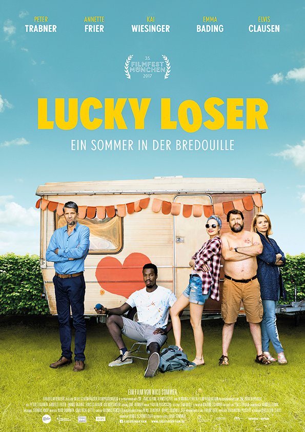 ZDF_DKF's tweet photo. Bei Mike läuft es alles andere als rund: Wohnung weg, Job eine Einbahnstraße, und zu allem Übel schlägt sein kleines Loser-Herz immer noch für Ex-Frau Claudia. #LuckyLoser in der #ZDFmediathek. https://t.co/JR0t0hoAqX Mit #PeterTrabner #AnnetteFrier #EmmaBading u.v.m. https://t.co/tmYxok6kl3