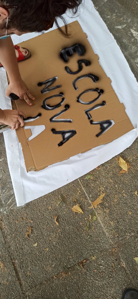 Encara tenim pancartes omplir #Sentmenat d'aquesta reivindicació històrica: Som l'únic municipi de 9000 habitants amb una única escola. I ja #estemapetar . #Institutescolaja #capbalcósensepancarta #capfinestrasensepancarta. Ens podeu enviar un privat si voleu una pancarta.