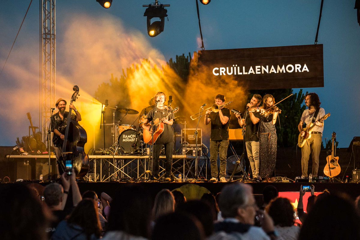 Tranquil, si avui t’has llevat amb un gran somriure a la cara, és perquè encara et duren els efectes del concert de <a href="/ramonmirabet/">Ramon Mirabet</a> al #CruïlllaXXS! 😊

La seva música és una font inesgotable de serotonina i, ahir, ens en va injectar una bona dosi a l’Escenari <a href="/EstrellaDammCat/">Estrella Damm Cat</a> 💛