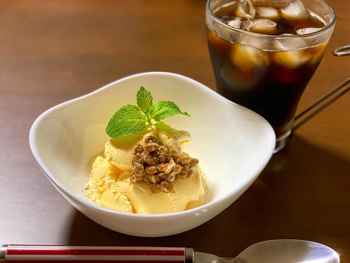Kadokado おつかれさんです 我が地元 茨城県は納豆が有名 そして 茨城県には 納豆パフェがあるんだぜ クセ強めのトルコアイスみたいな食感 好きな人はクセになるよw 茨城県 水戸市 アイス アイスクリーム 納豆パフェ 納豆 スイーツ 左利き