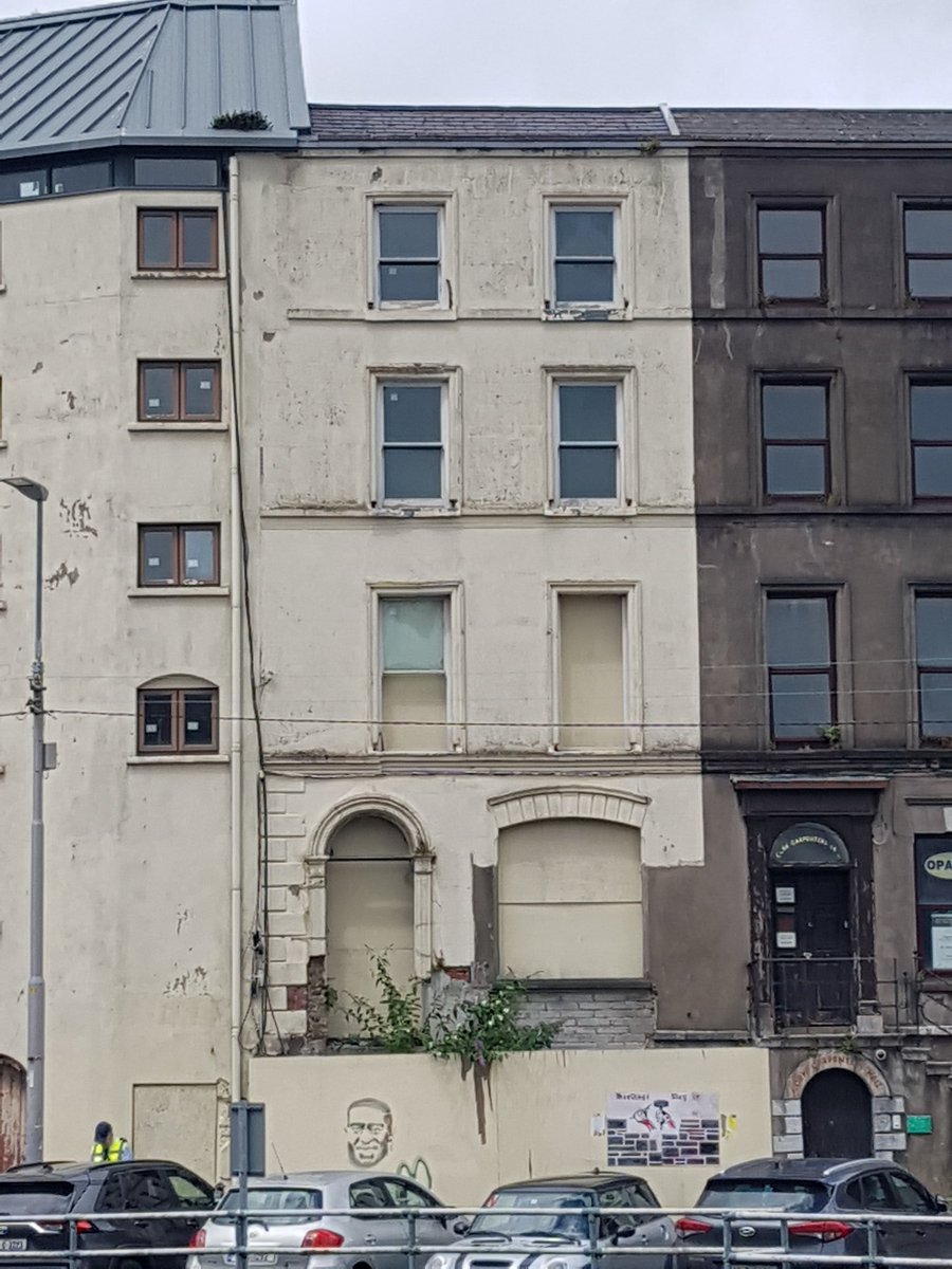 another empty  #Cork city property, someone's home, walking around the centre it's impossible not to be taken aback by the number of abandoned buildings, not beautiful or what you expect in a city rising  #homeless  #socialcrime  #inequality  @corkcitycouncil  #programmeforgovernment