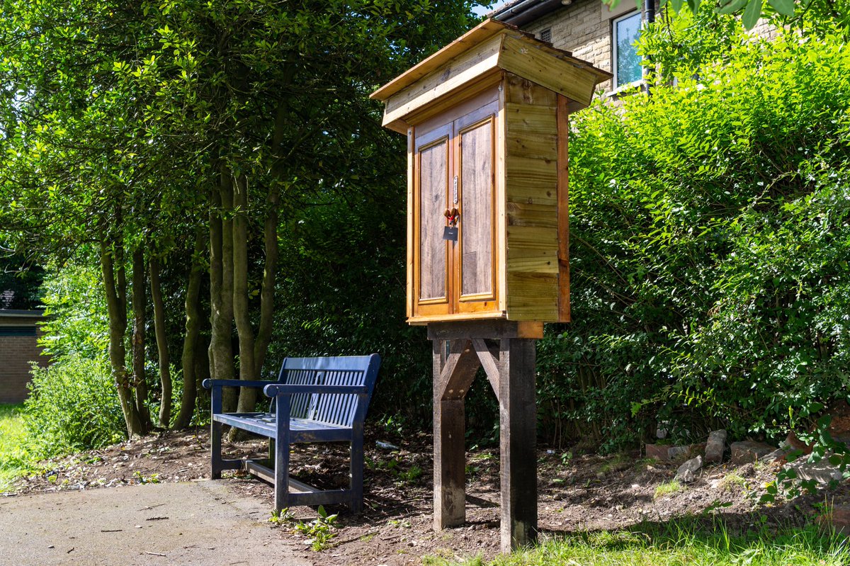 The BVA were lucky enough to meet the face behind the new Little Free Library that has now popped up in Sparrow Park, Birkenshaw. 

<a href="/RoboticWoodsmit/">Robotic Woodsmith</a> #birkenshaw #littlefreelibrary 

It will soon be open for sharing books, more details to follow.