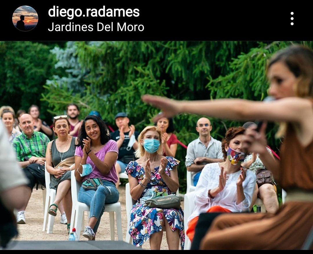 Verónica Ferreiro y Javier Sánchez durante su presentación en en la 1ra edición de #JazzPalacioReal una iniciativa de Patrimonio Nacional. 
4 de julio 2020. <a href="/PatrimNacional/">Patrimonio Nacional</a> <a href="/guitar_javi/">Javier Sánchez</a> <a href="/Summummusic/">Summum Music</a> <a href="/vero_ferreiro/">Verónica Ferreiro</a> instagram.com/p/CCQZe9AATPs/…