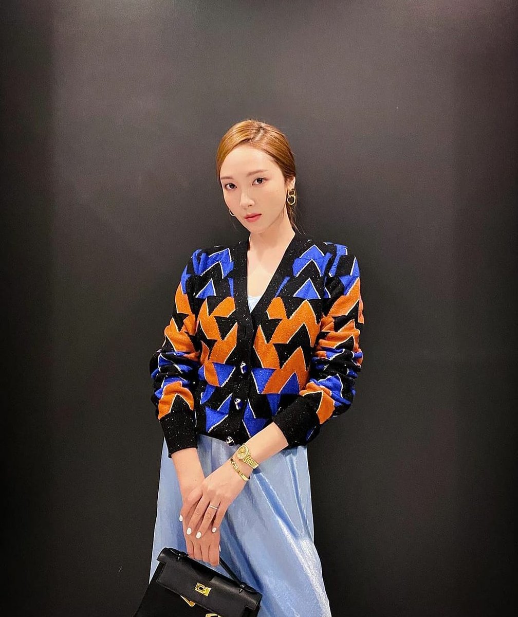 Arahabaki_13's tweet photo. [20.07.05]
💗《 JESSICA's Instagram update: 📸 by Soo-jung 》💗
#Jessica #JessicaJung #JungSooyeon #Singer #songwriter #Actress #author #fashiondesigner #GoldenStars #Maomaos #sparkles #Coridel #CoridelEnt #UTA #BlancAndEclare #Kpop #Korea #USA #Krystal #JungSis #JungSoojung #Fx https://t.co/8EVg9idn7o