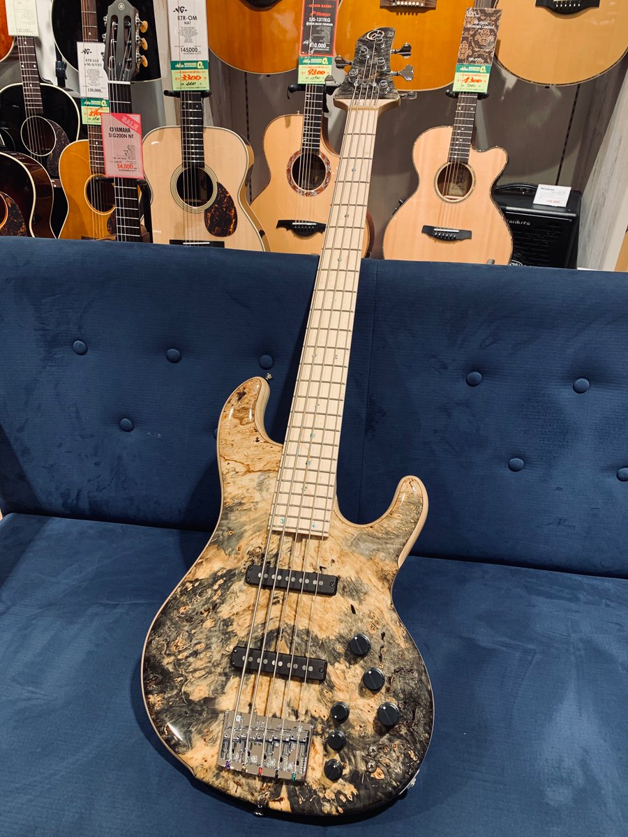 杢目選びに妥協のない担当スタッフによる厳選"Buckeye Burl"をトップに使用した dragonfly CS-5/345 CUSTOM Buckeye Burl / L.Ash Gross Naturalが入荷しました!!
コントラストが美しい極上バックアイバールトップ
https://t.co/wmvocpKMUV
#dragonfly #bass #ベース #ドラゴンフライ https://t.co/6rFGr0dud5