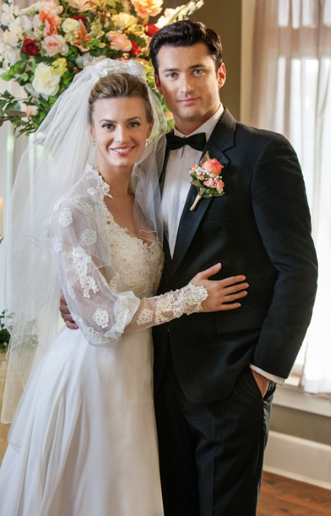 hallmarkchannel's tweet photo. Can June and Alex plan their dream wedding in 3 weeks? #JuneinJanuary starring #BrookeDOrsay #WesBrown and @TheRealMarilu starts now! #WeddingWeekendCountdown #4thofJuly https://t.co/21OPz5MsBj