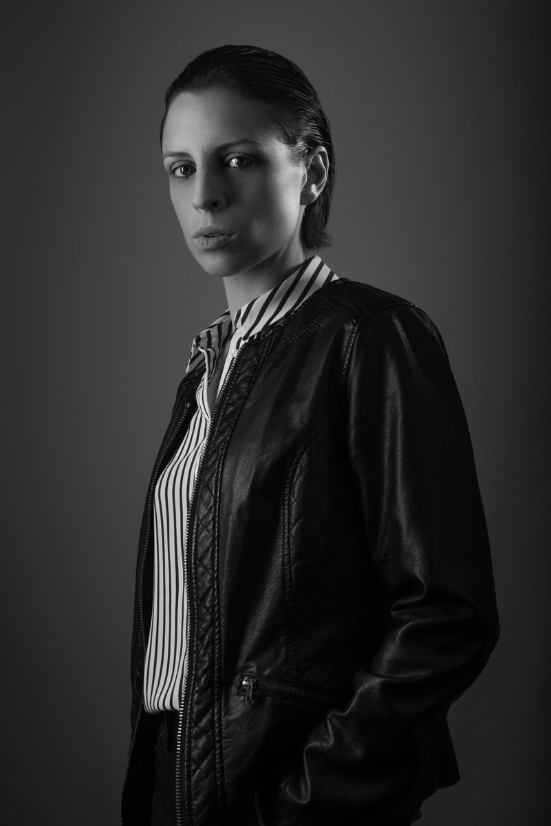 Más de la super sesión con <a href="/LeonorSangabrie/">Leonor Sangabriel</a> 📷
Para estas buscamos un look más agresivo, con una ilumnación más dramática! Qué os parece?
Rt´s siempre apreciados <3