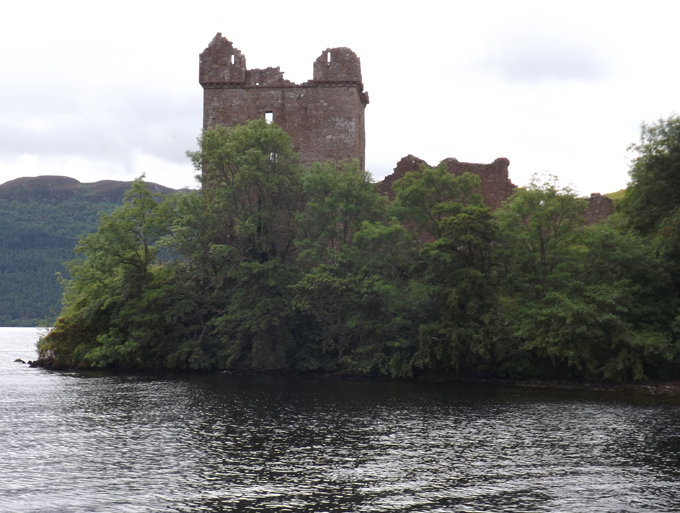 It was, Shiels said, visible for 4-6 seconds, but he also said that other people looking in the same direction simply didn’t see it. These photos of Urquhart Castle are mine.