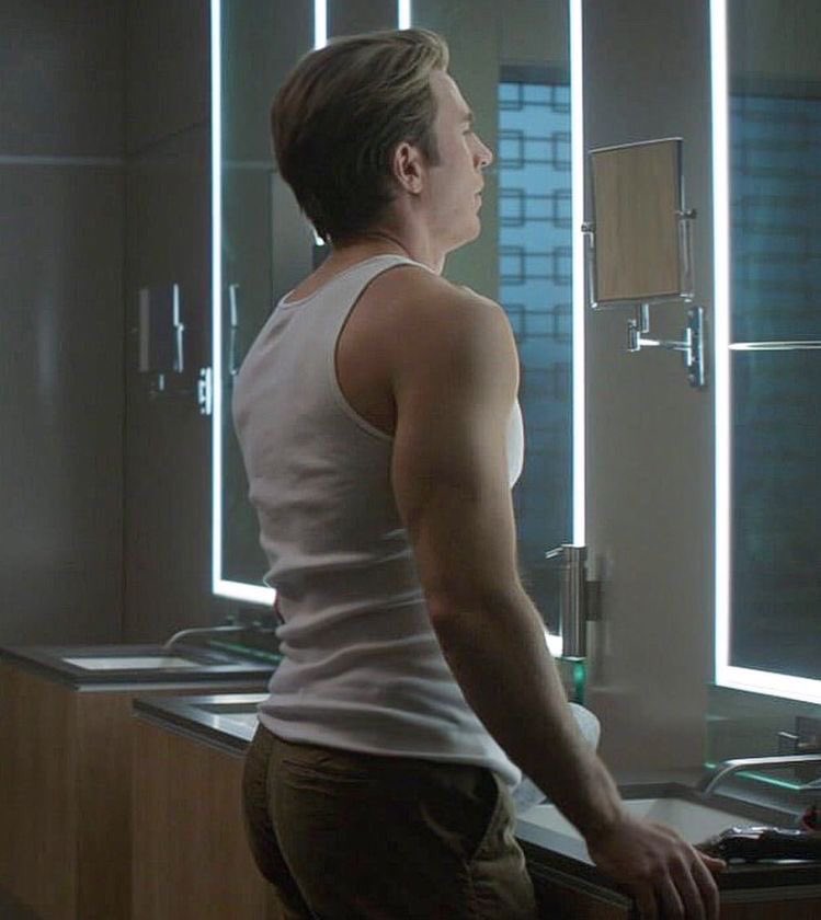 cevanslight's tweet photo. i hope your day is as nice as chris evans’ ass 😗✌️ https://t.co/LelCghF1GE
