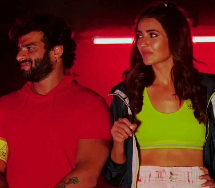 Arr8421's tweet photo. KP and Tanna😍🤗😘
.
#KaranPatel #KKK10 #KhatronkeKhiladi10 #KPinFearFactor #KarishmaTanna #KpKt @ColorsTV https://t.co/KdSlwBumpM