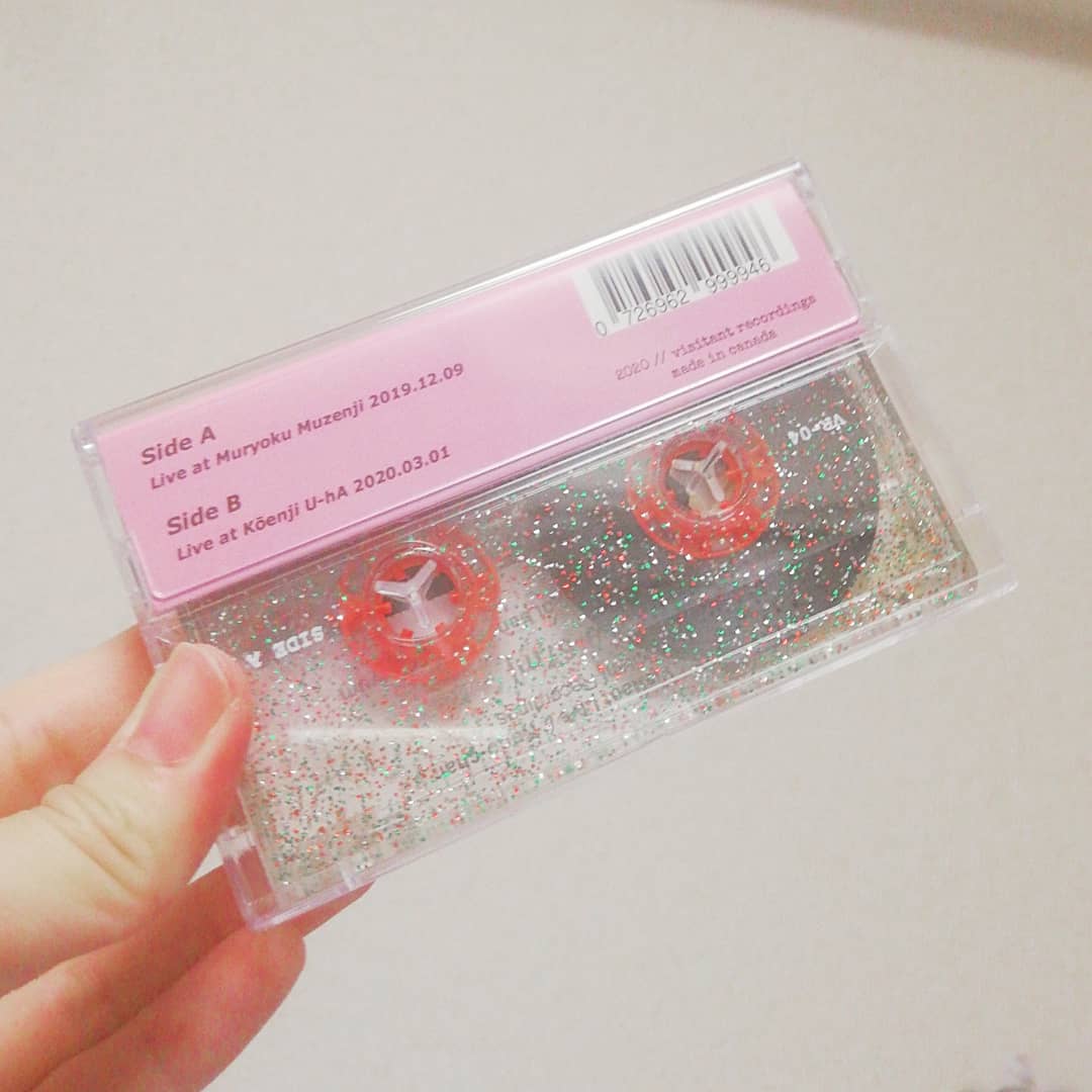 【お知らせ】
12月に行ったアコースティックワンマン、3月に行ったアコースティックツーマンの音源を収録したカセットを明日(7/6)のU.F.O CLUBでのライブから販売します。ダウンロードコード付き！可愛い💞

通販での販売は7/7の夜頃〜販売します。よろしくお願いします

produced by <a href="/visitantrecs/">Visitant Recordings</a> 💕