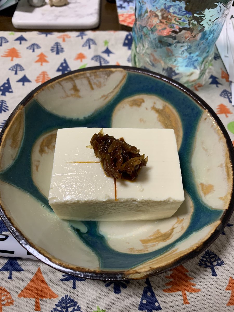 SATUKI29051555's tweet photo. 今日の夕飯
オートミールハヤシライス
冷奴島らっきょ島ラー油のせ
ベルキューブチーズ
冷奴の器はやちむん通りのCHATAROUさんで購入したこれまたお気に入りです🥰
#CHATAROU
#やちむん通り https://t.co/MCKWCr2YLj