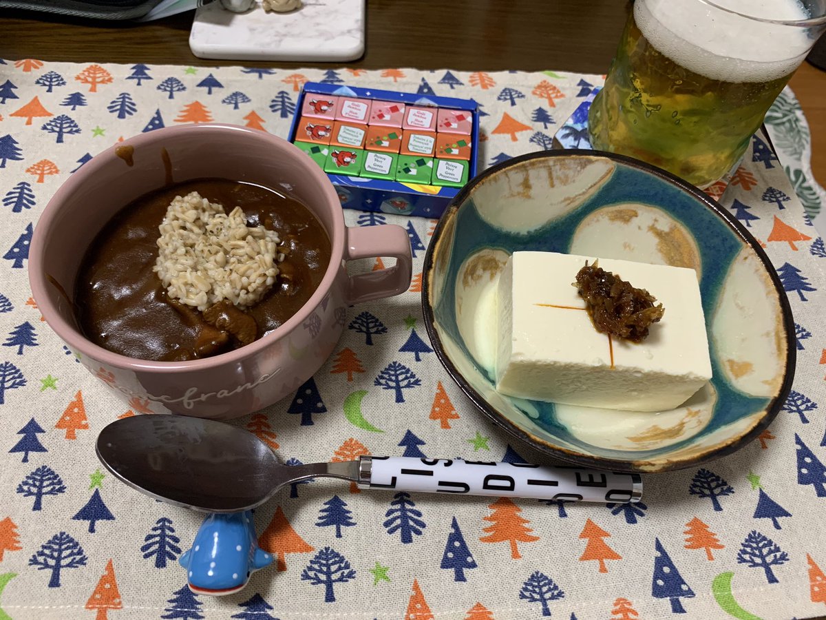 SATUKI29051555's tweet photo. 今日の夕飯
オートミールハヤシライス
冷奴島らっきょ島ラー油のせ
ベルキューブチーズ
冷奴の器はやちむん通りのCHATAROUさんで購入したこれまたお気に入りです🥰
#CHATAROU
#やちむん通り https://t.co/MCKWCr2YLj