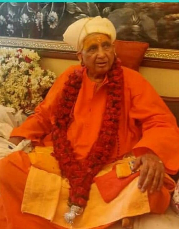 jurnalistnaren's tweet photo. गुरुर्ब्रह्मा ग्रुरुर्विष्णुः गुरुर्देवो महेश्वरः । 
गुरुः साक्षात् परं ब्रह्म तस्मै श्री गुरवे नमः ॥
🙏शुभम गुरु पूर्णिमा🙏
जय श्रीनाथ जी की https://t.co/LD8HXATVFk