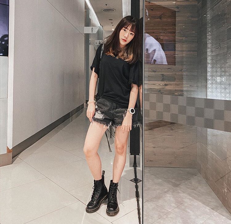 Chinese_Swagg's tweet photo. ทุกคนนน มีใครคิดว่าสองคนนี้หน้าคล้ายกันบ้างง 5555 คือพอเห็น #MiaoJingou แล้วรู้สึกคุ้นหน้ามากก แล้วก็นึกได้ว่าหน้าคล้ายๆ #mintchy เลย 5555 #CHUANG2020 #CHUANG2020final https://t.co/N0aCA2zEgN