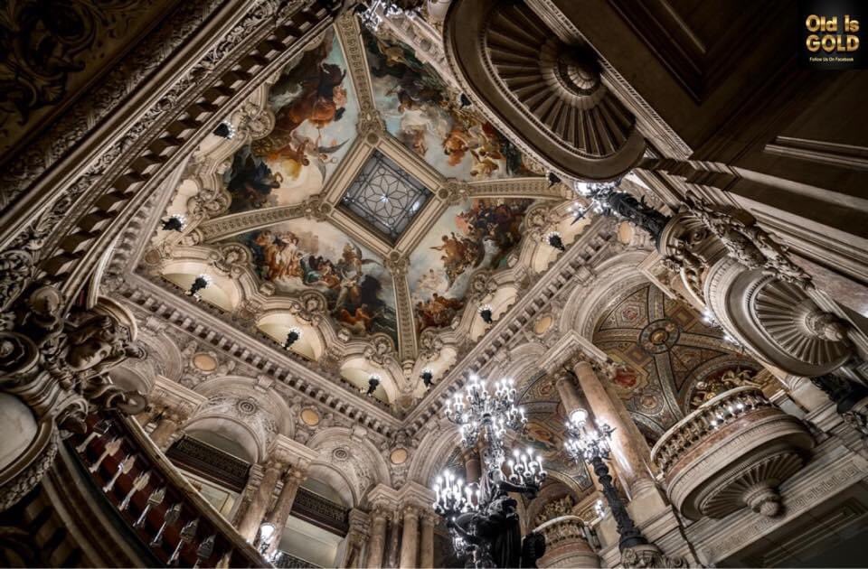 𝑷𝒂𝒍𝒂𝒊𝒔 𝑮𝒂𝒓𝒏𝒊𝒆𝒓 
𝗔𝗻 𝗮𝗿𝗰𝗵𝗶𝘁𝗲𝗰𝘁𝘂𝗿𝗮𝗹 𝗺𝗮𝘀𝘁𝗲𝗿𝗽𝗶𝗲𝗰𝗲 𝗶𝘁 𝘄𝗮𝘀 𝗯𝘂𝗶𝗹𝘁 𝗳𝗼𝗿 𝘁𝗵𝗲 𝗣𝗮𝗿𝗶𝘀 𝗢𝗽𝗲𝗿𝗮 𝗳𝗿𝗼𝗺 𝟭𝟴𝟲𝟭 𝘁𝗼 𝟭𝟴𝟳𝟱 𝗮𝘁 𝘁𝗵𝗲 𝗯𝗲𝗵𝗲𝘀𝘁 𝗼𝗳 𝗘𝗺𝗽𝗲𝗿𝗼𝗿 𝗡𝗮𝗽𝗼𝗹𝗲𝗼𝗻 𝗜𝗜𝗜. 
𝑷𝒂𝒓𝒊𝒔,𝑭𝒓𝒂𝒏𝒄𝒆