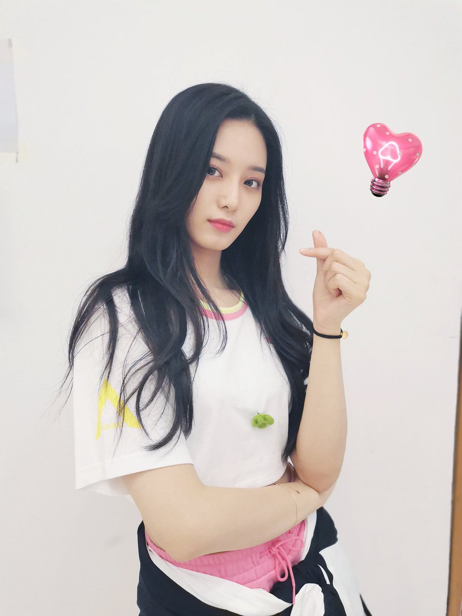 smstan_tuwir's tweet photo. Diem aku nangis baca postingan Tao di Weibo buat Yiyang 😭

"Semua perusahaan berawal dari langkah kecil untuk jadi besar, dan LTao Entertainment dimulai pada 17 Juli 2018. Ini hanyalah permulaan, aku berusia 27 tahun ini, dan kamu itu seperti anak pertamaku, Xu Yiyang.

(cont) https://t.co/J89OuCdpUw