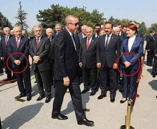 Twitterda gece gündüz muhalif twitlerle kafa s!ken tiplerin yemeden içmeden şakşakçılıklığını yaptıkları liderleri..

El pençe divan... Gönül neylese viran...
