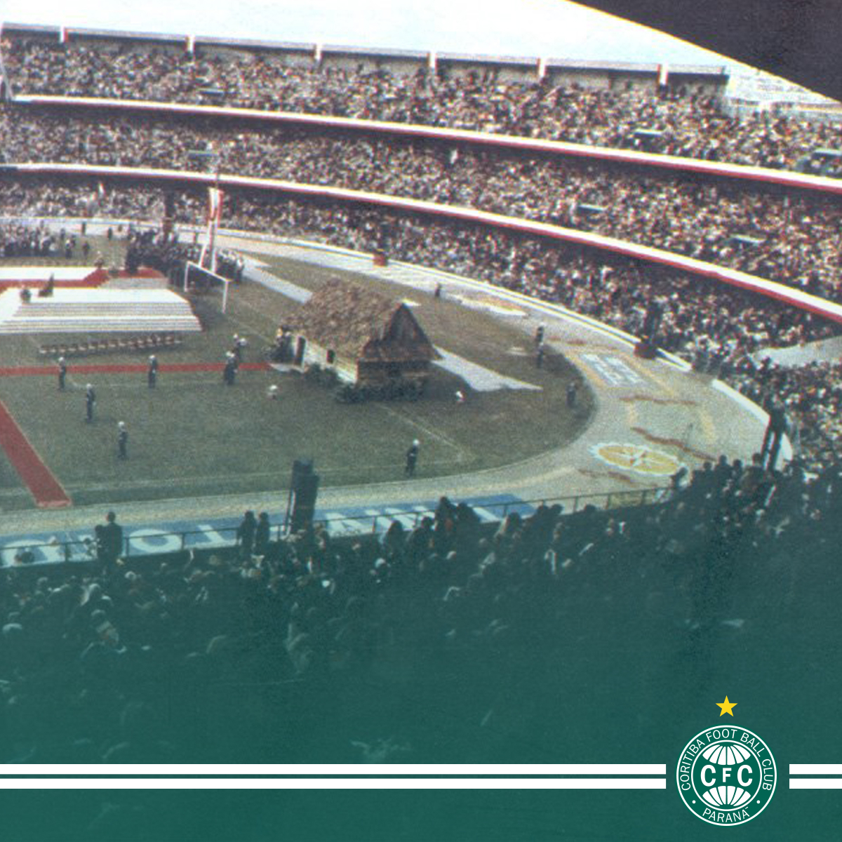 Coritiba's tweet photo. 🏟 💚 Há 40 anos, o estádio Couto Pereira  recebia a visita do então Papa João Paulo II. #OrgulhoDoPovo 🇳🇬 https://t.co/ot3fNEhCC7