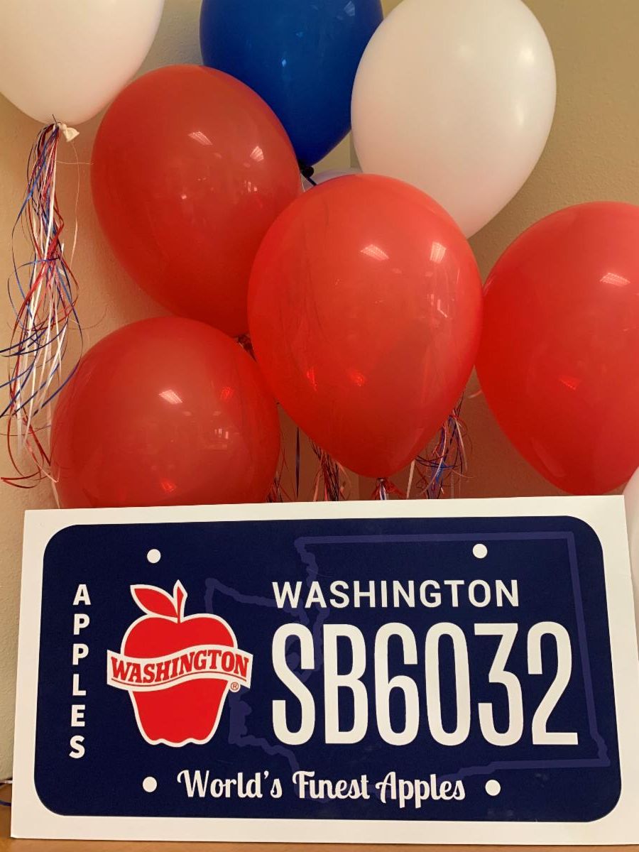 WAEF_ORG's tweet photo. You can order Washington Apples specialty license plates!  Now available!! https://t.co/vyIHkajZJ1 https://t.co/wSLhFelbqw