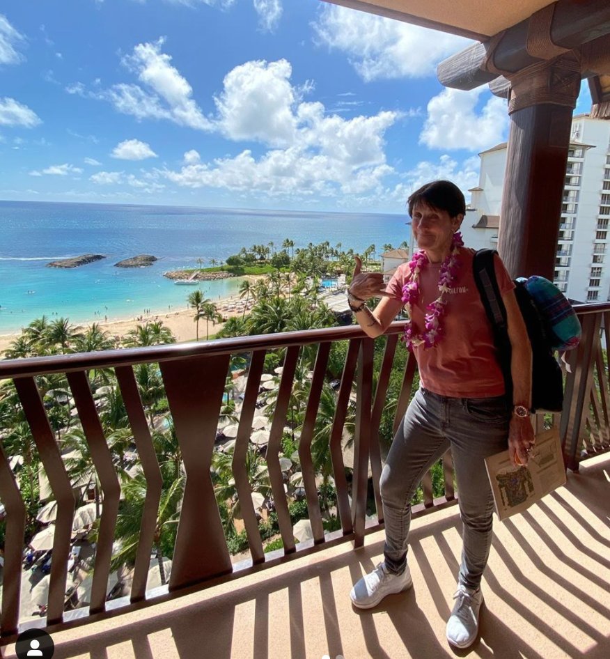 kost1035fm's tweet photo. Aloha! #Hawaii is honored every year on July 5th. What do you love about #Hawaii? 🌺 We love our #Hawaiian DJ #KariSteele! 🏄♀️ Give her a follow on social media: @steelefm #Mahalo https://t.co/px4wDr9ryE