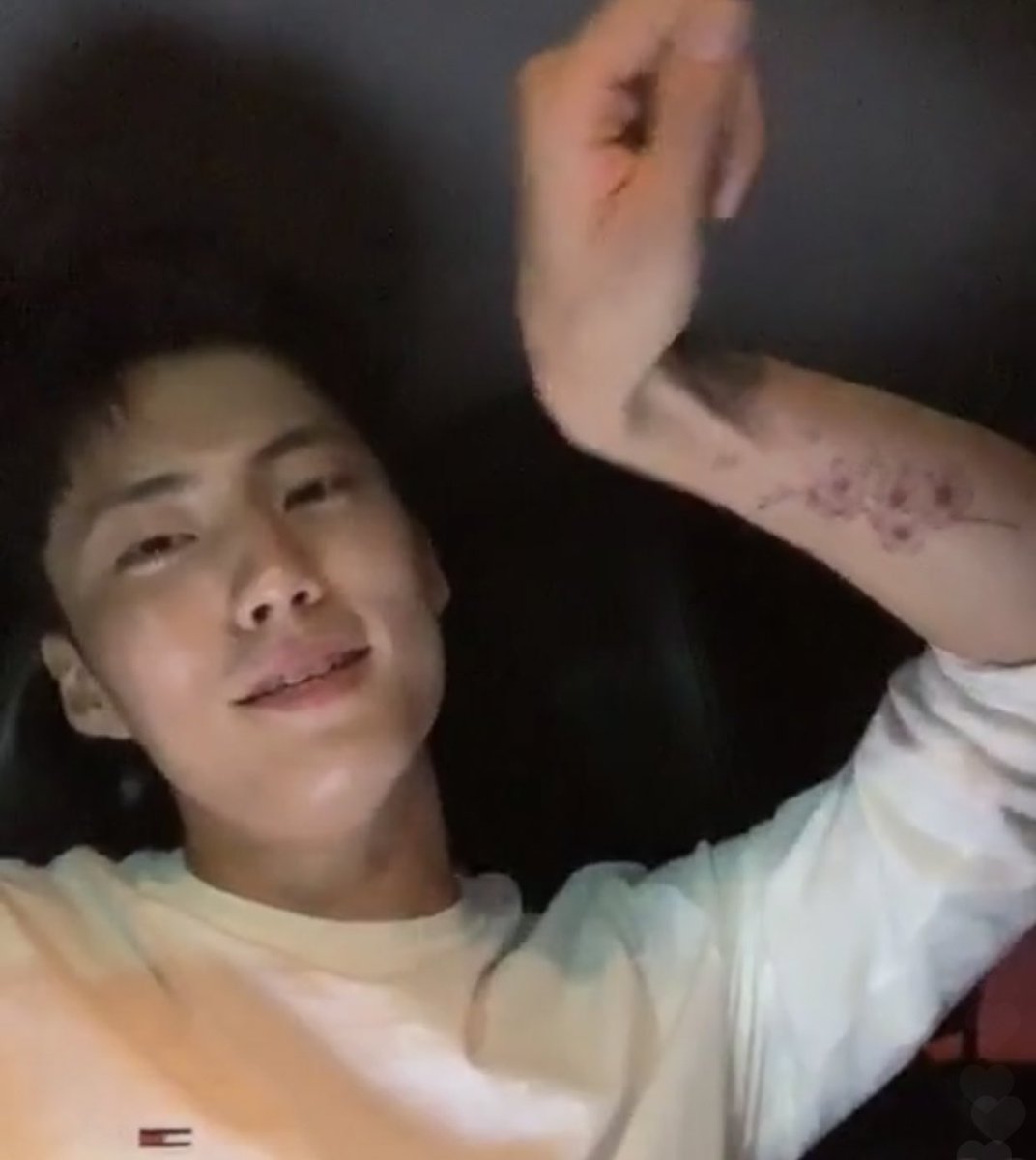 imfact_trash's tweet photo. he’s so proud showing his tattoo literally the cutestㅠㅠㅠㅠ
#임패트 #IMFACT #제업 #JEUP https://t.co/jLrgW5MmLo