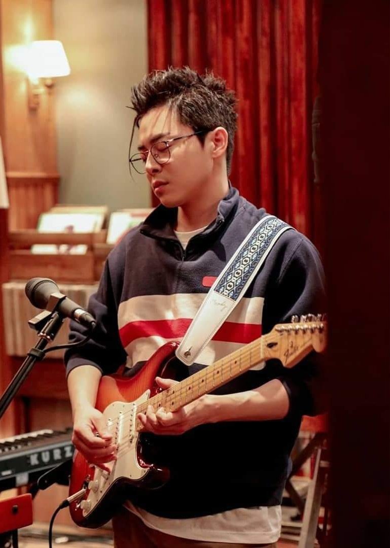 Ep. 4 - Black printed shirt and gray pants, old school dark blue sweatshirt, canary yellow shirt and blue denim pants Band perf: Canon