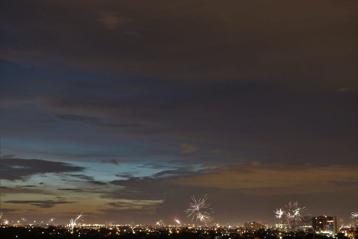 davez011's tweet photo. The view from our balcony last night https://t.co/oMTYxB3d96