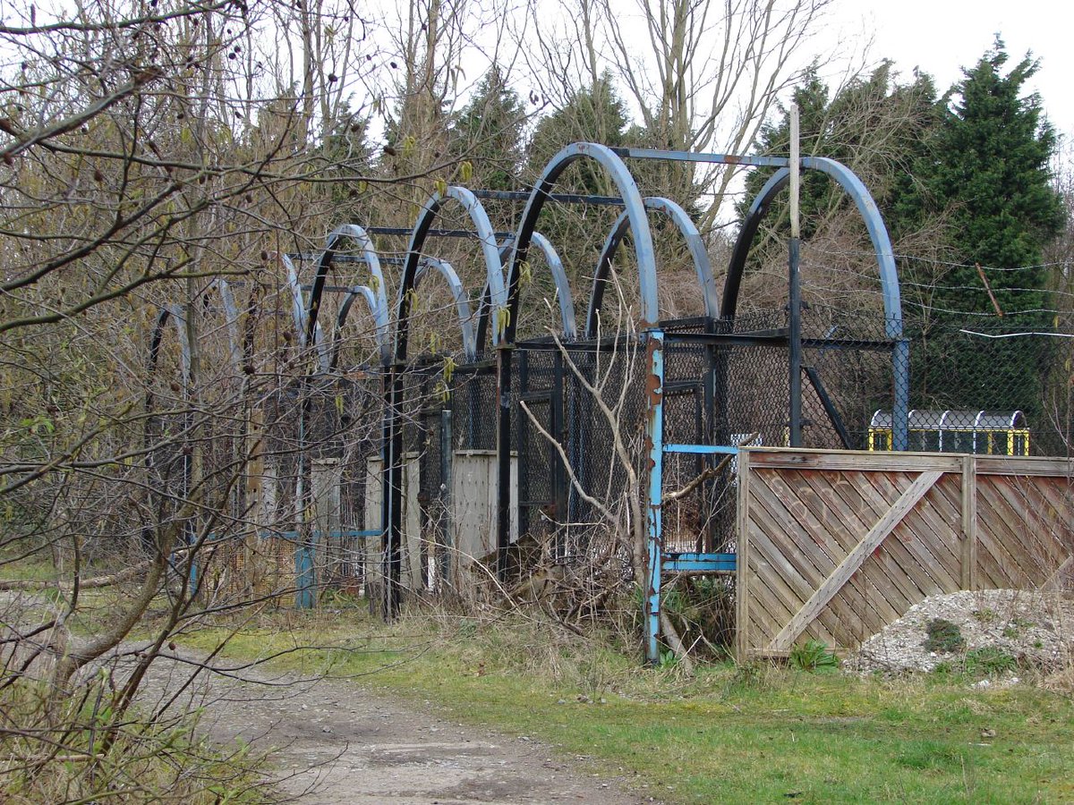 Picture Thread (1/6)The  #Liverpool International Garden Festival re-opened in 2012 as the Liverpool  #Festival  #Gardens. Before 2012, I visited it on two occasions to experience it in its  #abandoned state. It was eerie Look