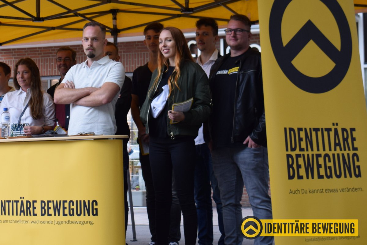 IB_NRW's tweet photo. Gestern hat die @IB_NRW in Borken einen Infostand abgehalten, der großen Anklang fand. Die Aktivisten kamen mit vielen interessierten Bürgern ins Gespräch, die sich von verzweifelten Störversuchen einzelner Gestalten der örtlichen linken Strukturen nicht beeindruckt zeigten. https://t.co/fOQBRLHweh