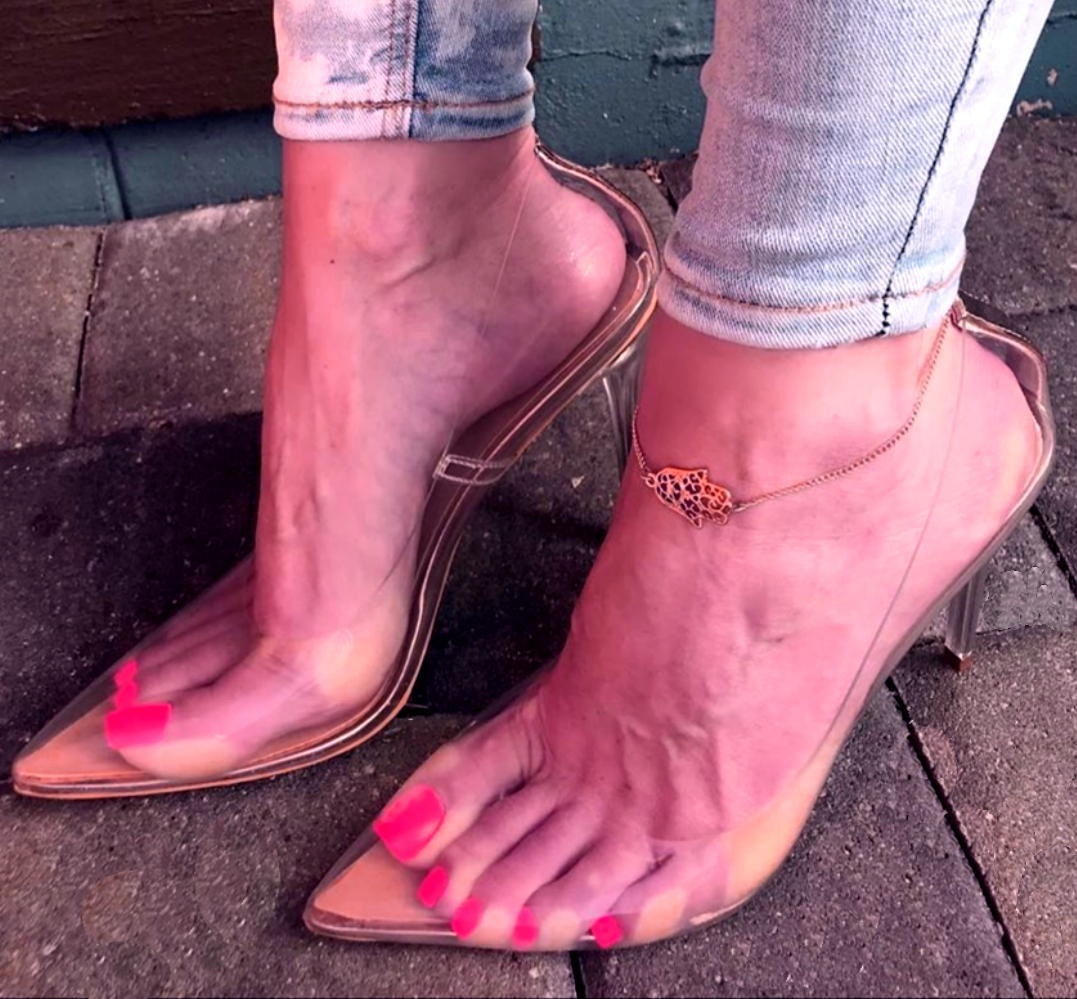 2Piessitos's tweet photo. #tacones #piesdediosa #feetpic #feetpicturesforsale #FeetAddicted #feetbeautiful #FeetPicture https://t.co/f3ySaNhLIb