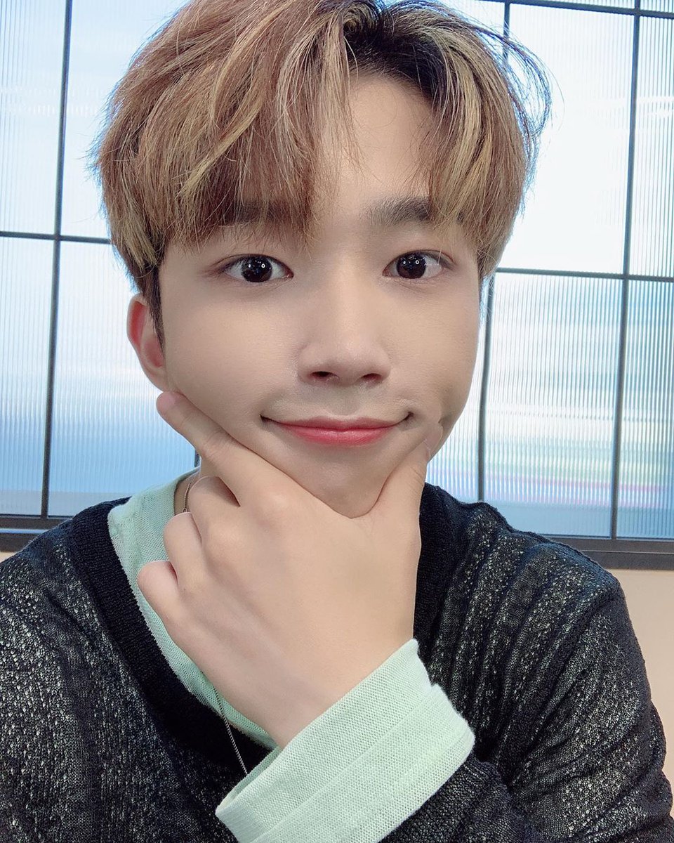 uhmericano's tweet photo. dongsung ig update
#서동성 #엔플라잉
eng° thank you i love you ppyong ppyong😍🥰
#NFlying #FirstPromotion #TheLoveOf #NFia #EmbracedUs #Oh_Really #FlowerFantasy #SoTong #ILoveYou https://t.co/92q3xkW62g