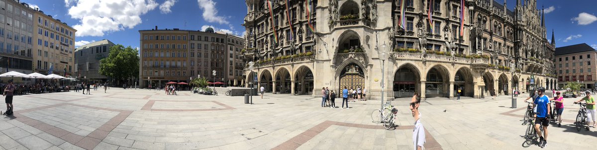 itstheicebird's tweet photo. Sehr surreal: Aus dem Innenhof hört man das Klatschen bei der Double-Feier. Auf dem Marienplatz ist Sonntag-Nachmittag-Stimmung und kaum was los... #double2020 https://t.co/aj78Xlmbgk