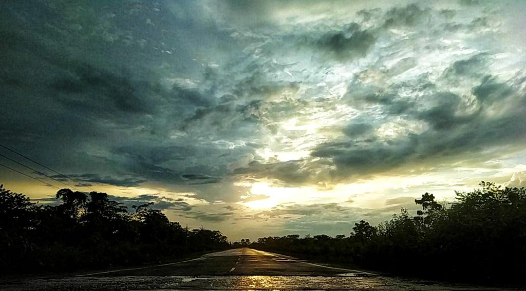 I think it Picasso . .Working from Heaven! #mynortheastclix #assam #NorthEast  #everydayNEIndia  #photographer  #morningmotivation  #driveonjoy  #clouds  #sky  #landscapephotography  #NaturePhotography