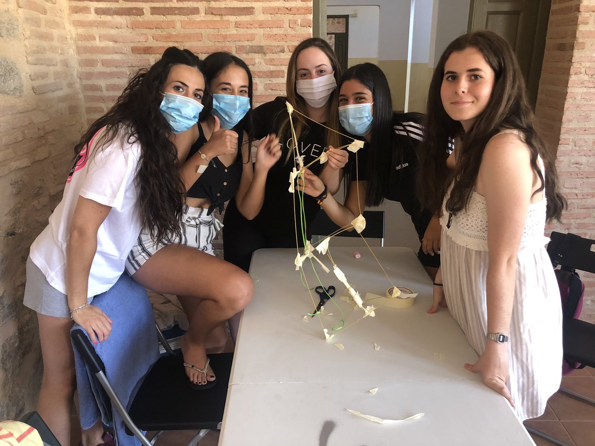 ajanimate's tweet photo. ¡Seguimos en nuestro curso de monitor! ¡Torres de espagueti para hacer nuestros proyectos de grupo! #monitora #dibujandosonrisas #animateasociacion https://t.co/Trsbh2cztm