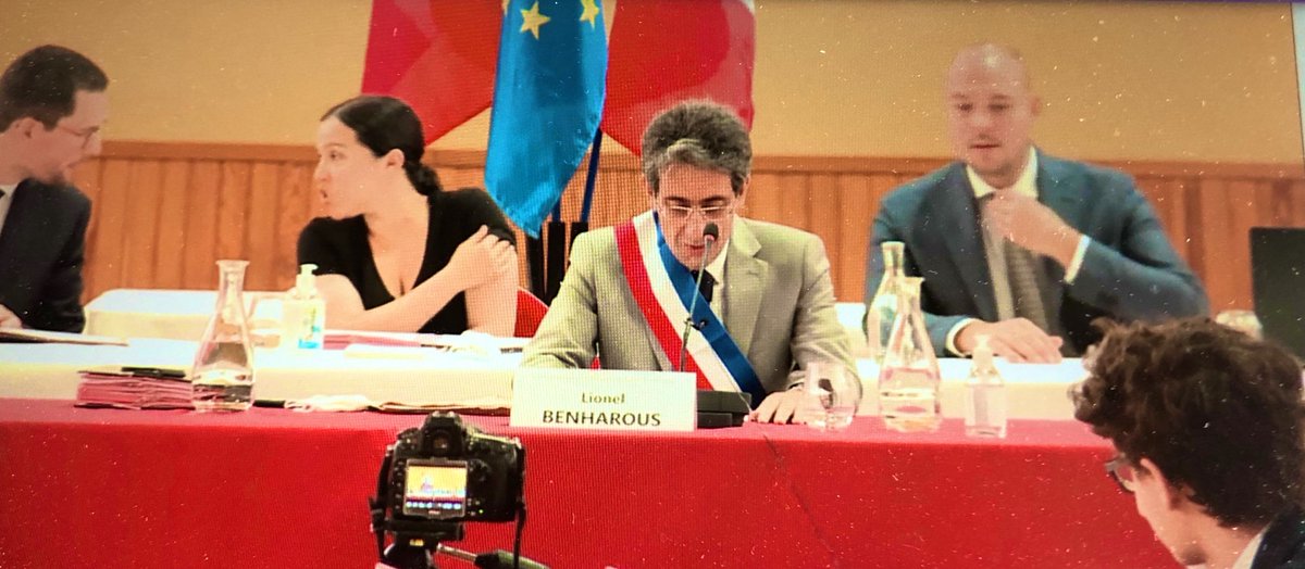 Toutes mes félicitations <a href="/benharous2020/">Lionel Benharous</a>
Nouveau maire des #lilas nous travaillerons main dans la main entre la ville &amp; <a href="/Est_Ensemble/">Est Ensemble</a>. 
Une pensée amicale à toi mon cher <a href="/daniel_guiraud/">Daniel Guiraud</a>