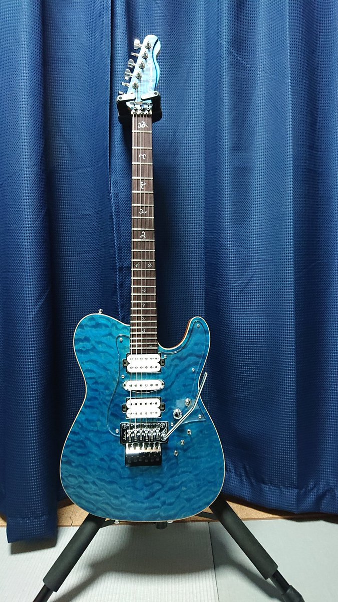SANTomAnderson's tweet photo. my new gear...

G-life guitars 
Cross Edge Quilt Top 
 Aqua Blue Resort

HoneyWorksの海賊王(Oji)さんと同モデルをカラーオーダーしてました🤤
宝物が増えました、、、

#mynewgear
#GlifeGuitars
#HoneyWorks
#海賊王
#Oji https://t.co/bT7Ek0e2oF